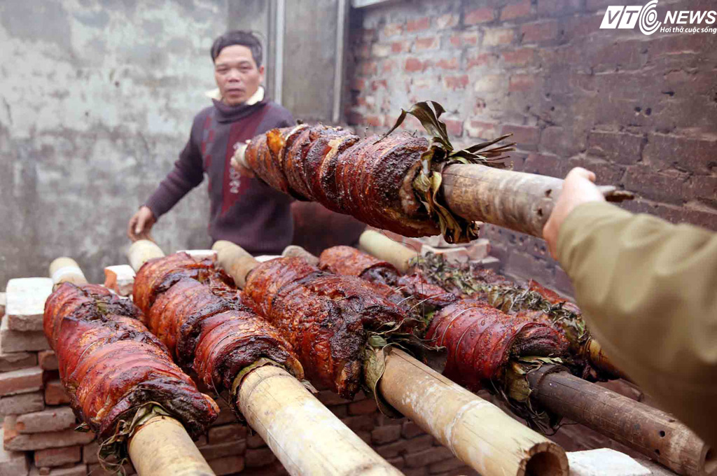 Roasted pork with stick - the savour of countryside