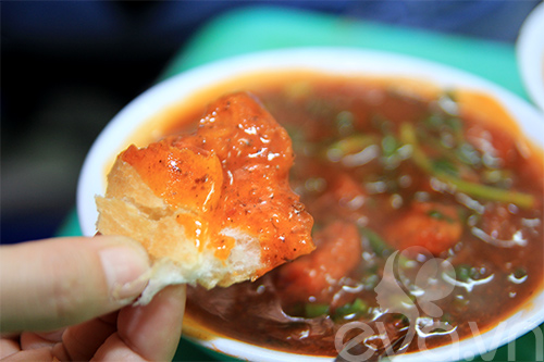 bread with beef au vin